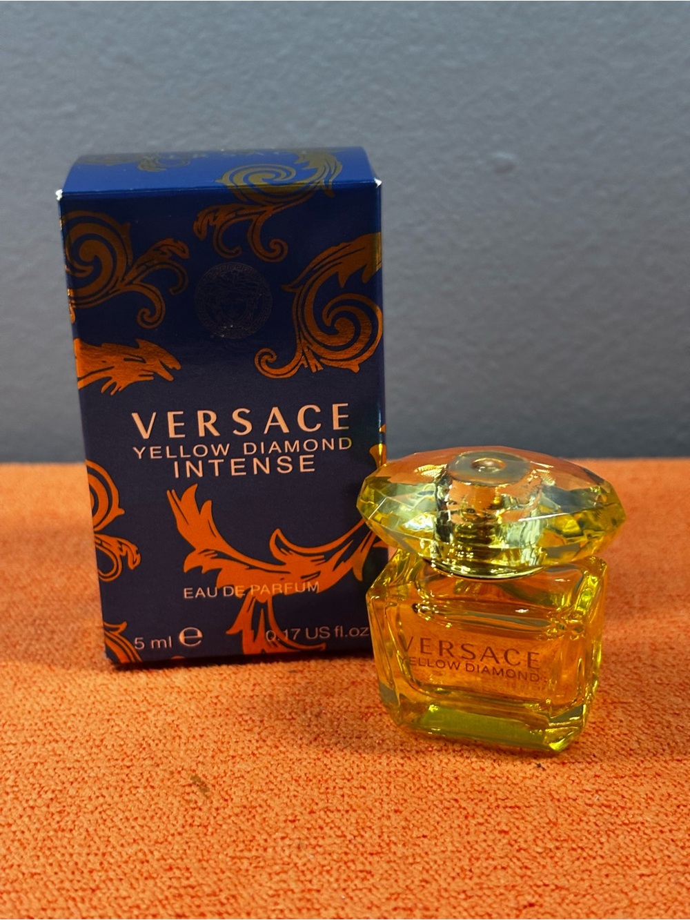 Versace Yellow Diamond Intense Mini Dabber